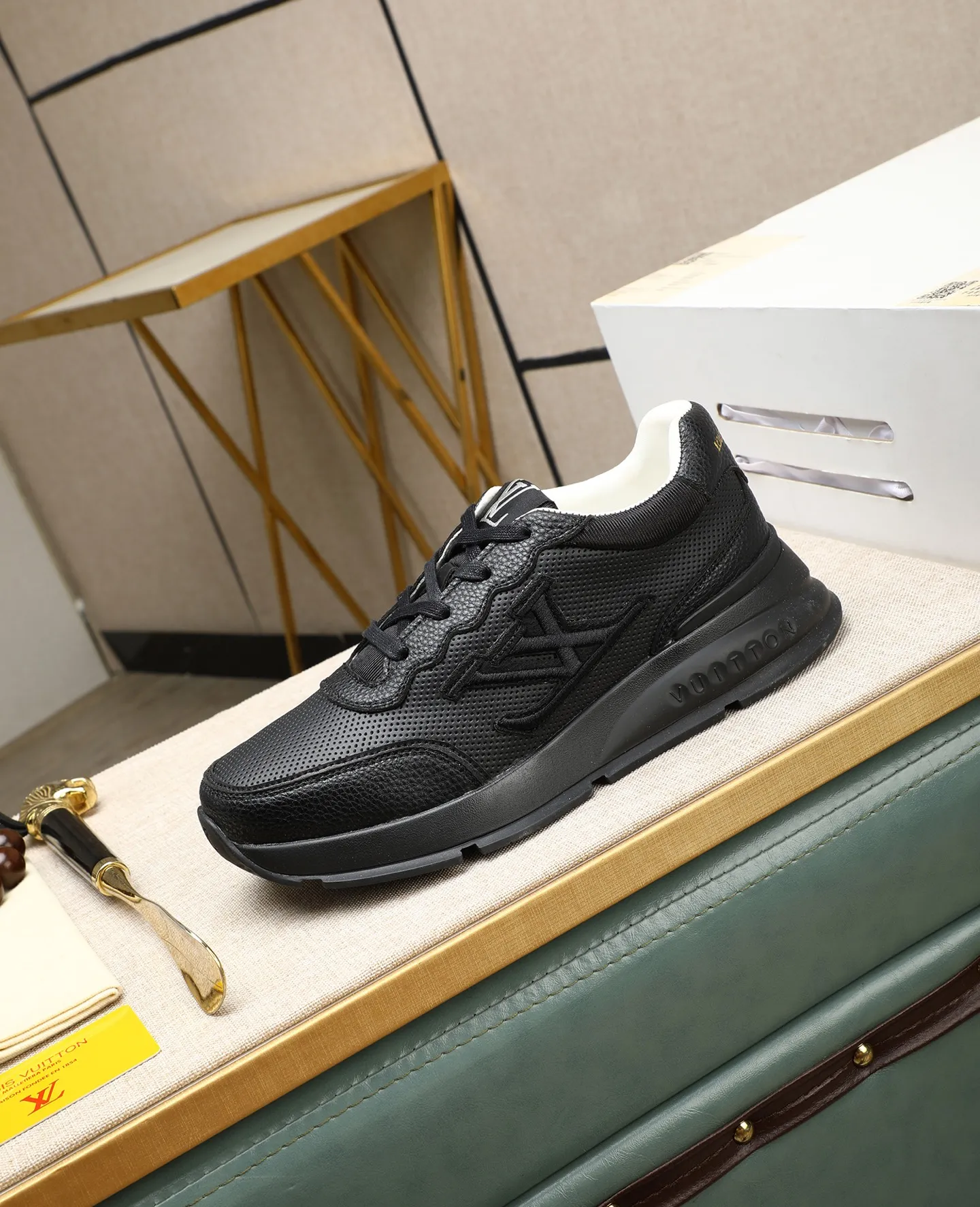Men's shoes 💰460 📛📛【LOUIS VUITTON】Louis Vuitton official website synchronized new products 👟Milan fashion catwalk style 🇰🇾🇰🇾LV family logo, celebrity style, a must-have for fashionistas ⚠️First-layer calfskin ➕Genuine leather lining ➕Official website original version special outsole 👞Number 38-44